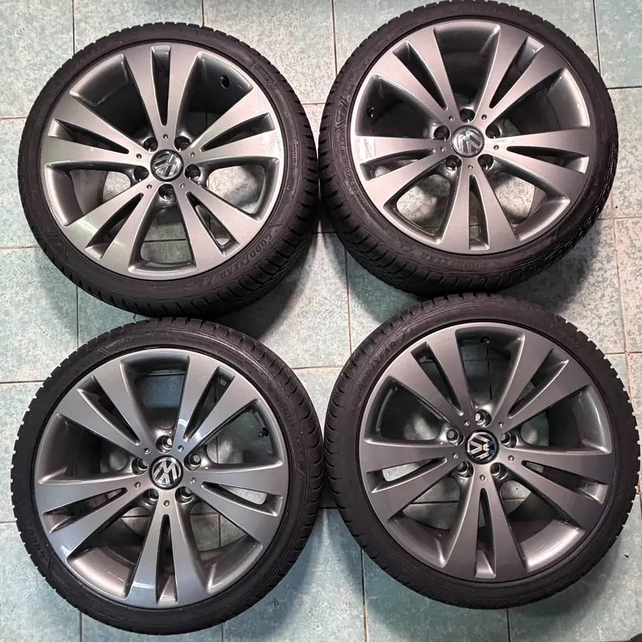 Set de patru jante Volkswagen cu anvelope de iarnă